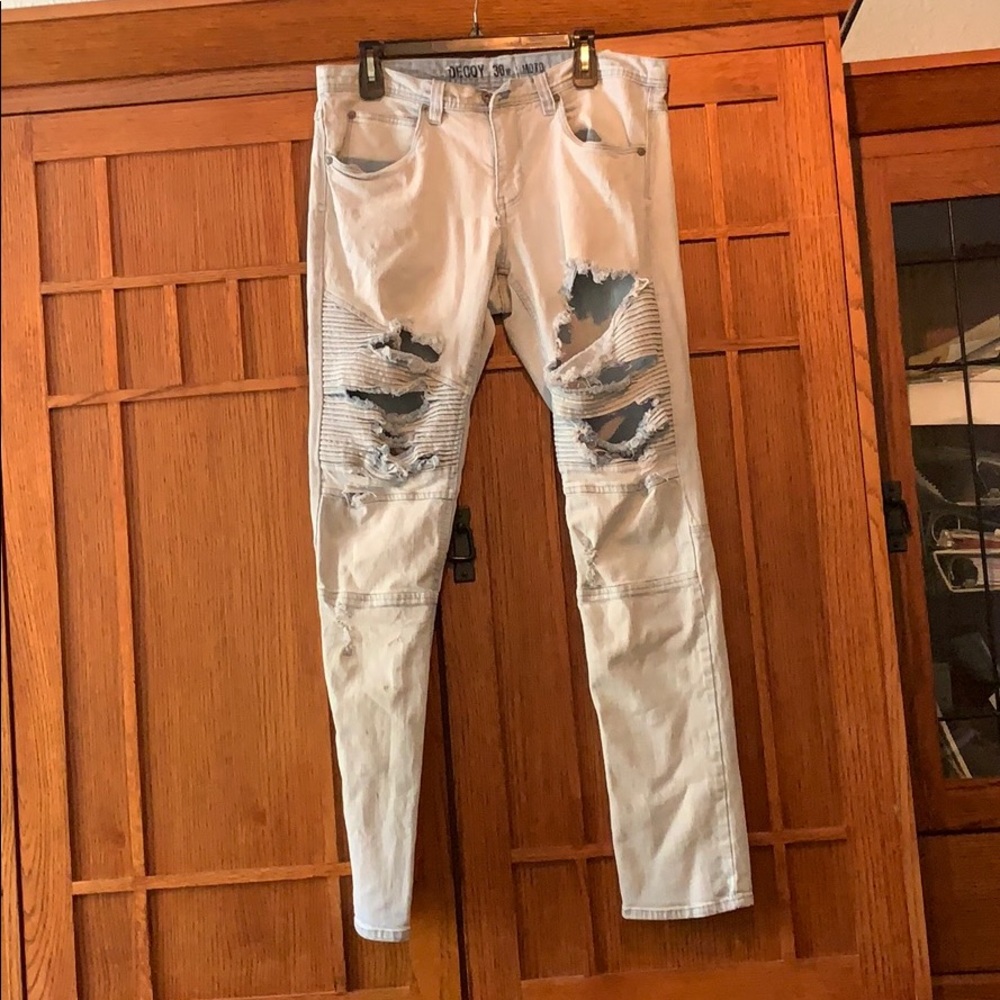 Blueish white decoy ripped jeans